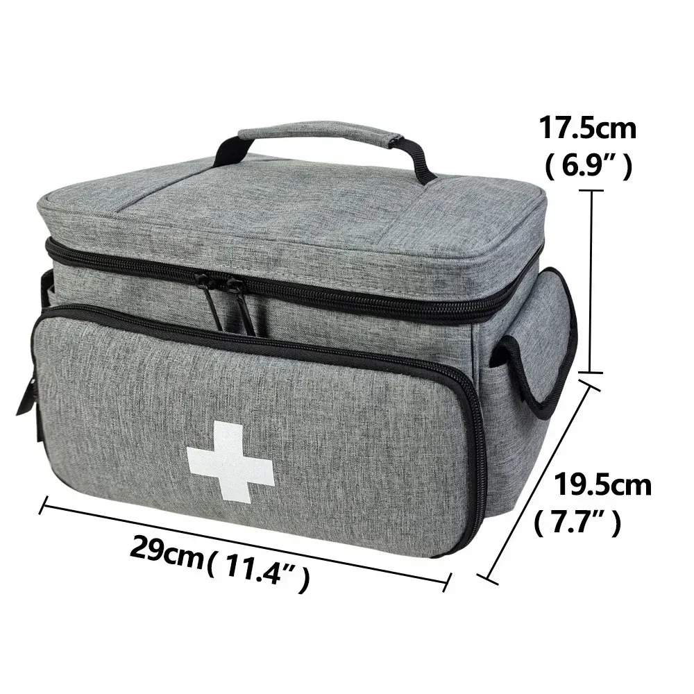 Trousse de premiers secours de voyage dans son environnement