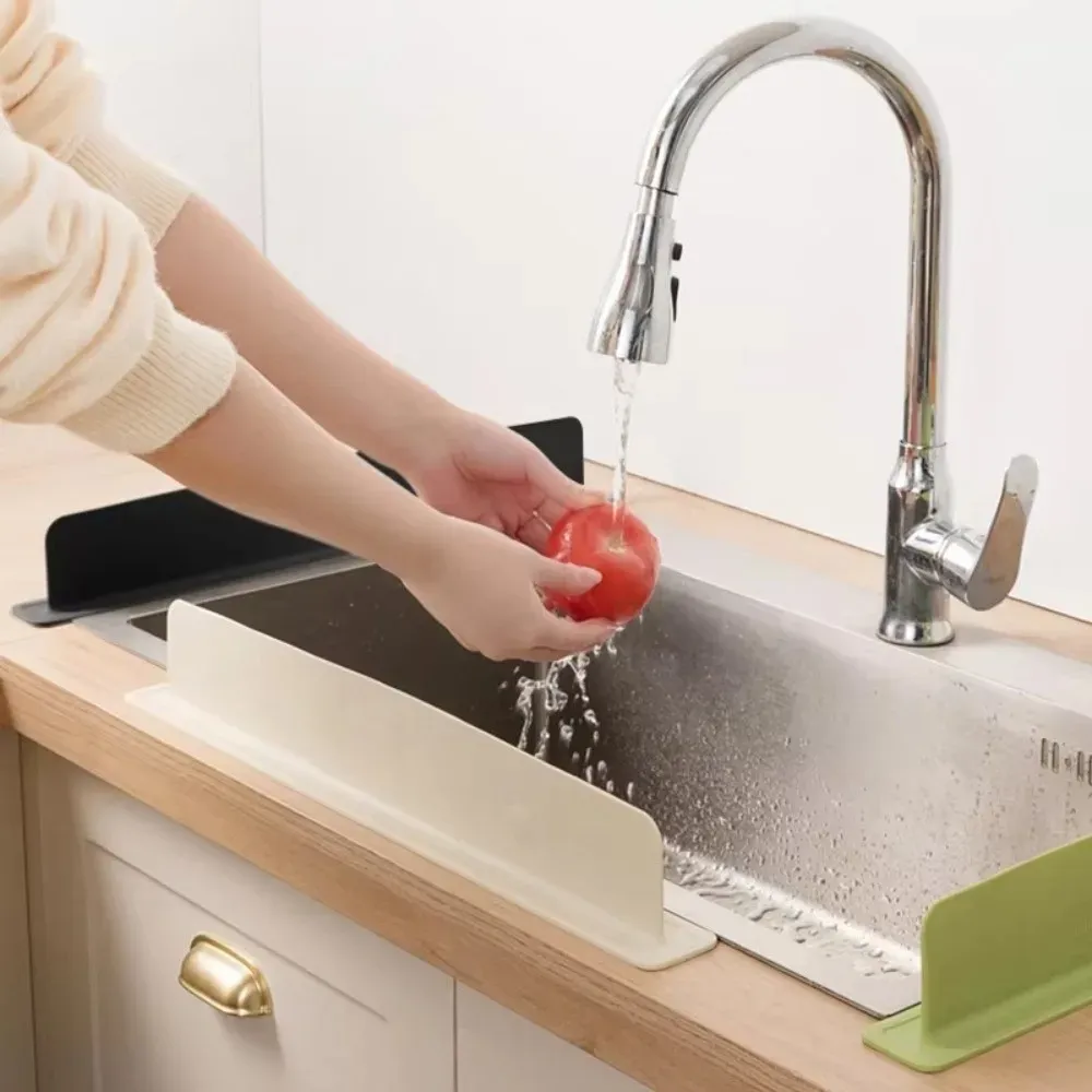 Déflecteur d'évier en silicone avec ventouse, protection anti-éclaboussures, plaque déflectrice d'eau résistante à l'huile, accessoire de cuisine, lot de 1 ou 2 pièces 4