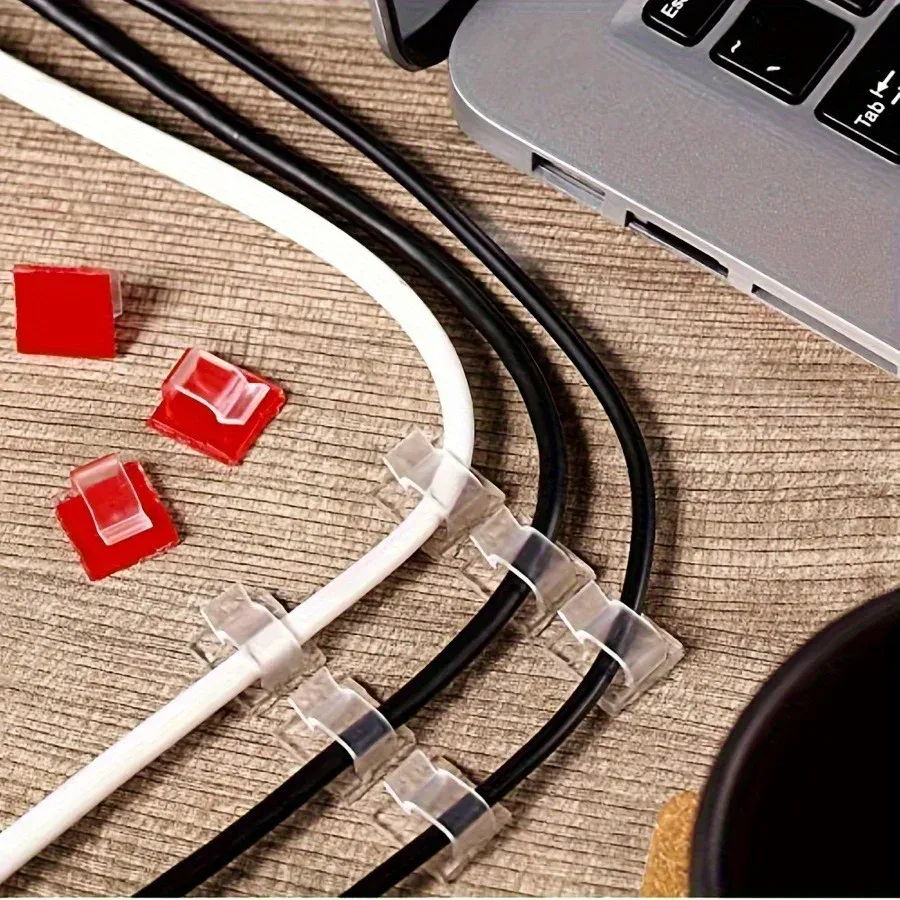 Gestion de câbles sur un bureau