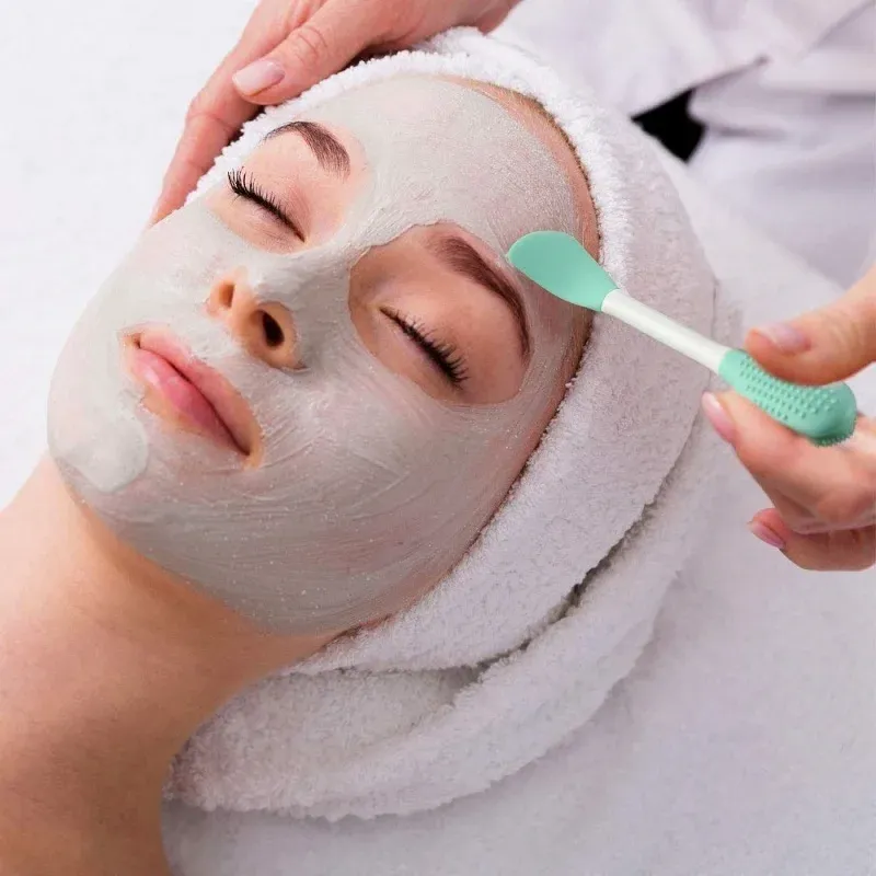 Nettoyeur de pinceaux de maquillage en silicone en situation