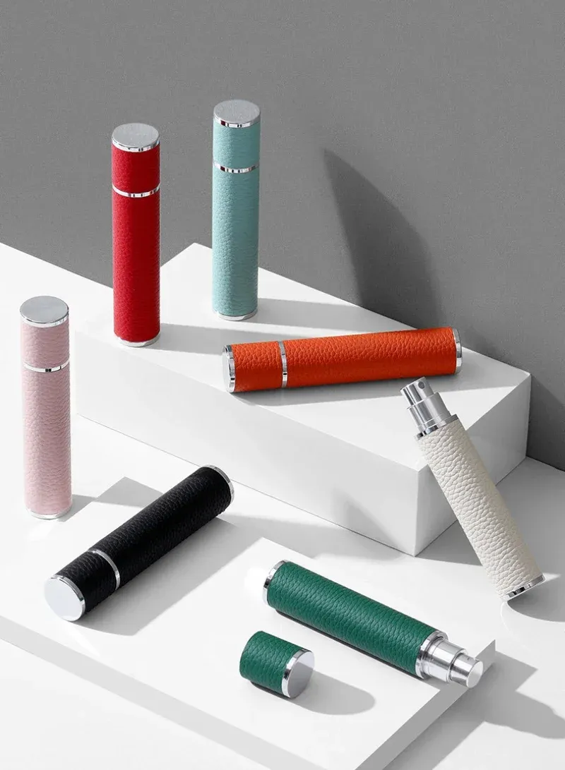 Flacon de parfum rechargeable en cuir, vue d'ensemble