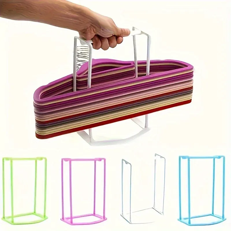 Support de rangement pour cintres dans une garde-robe élégante