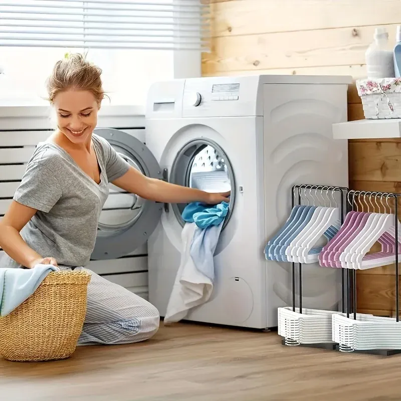 Support organisateur de garde-robe en situation