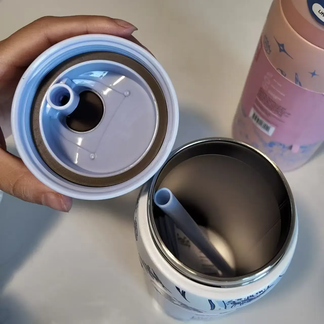 Gourde en acier inoxydable en situation d'usage