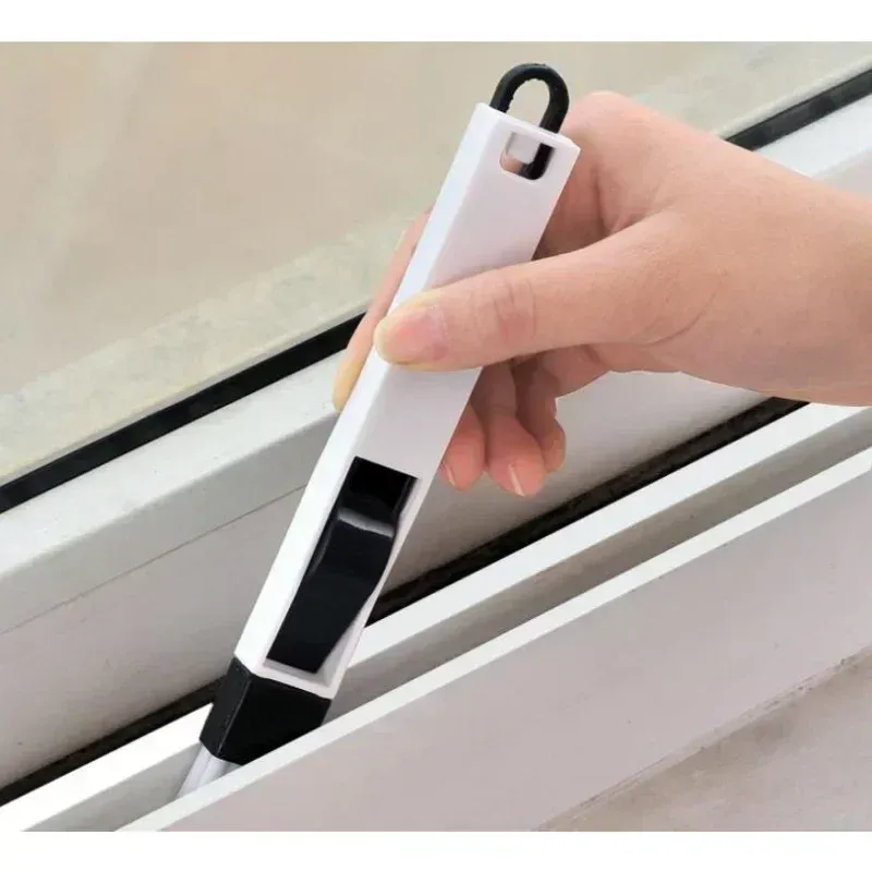 Détail de la brosse de nettoyage à poils dentelés