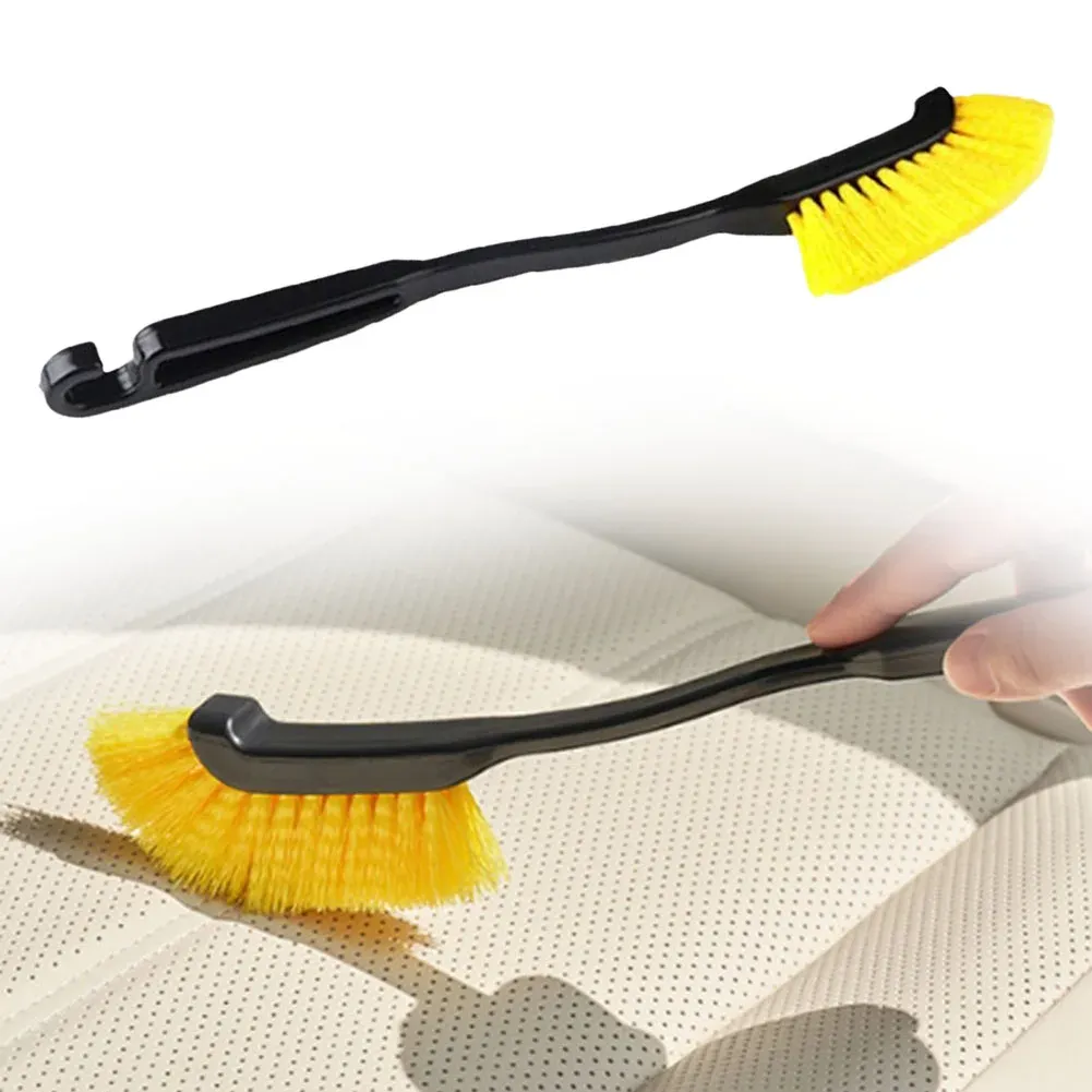 Brosse de jante à tête incurvée, gros plan