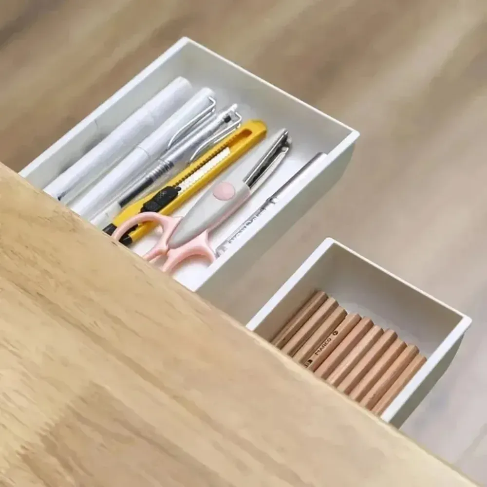 Tiroir de bureau utilisé pour ranger de petits accessoires