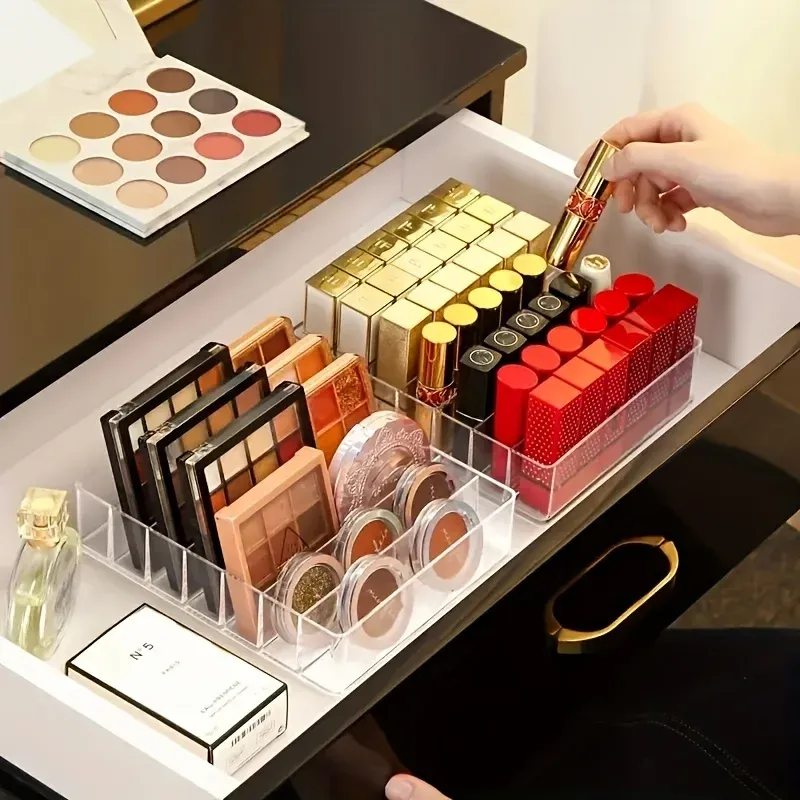 Organisateur de cosmétiques vu de face