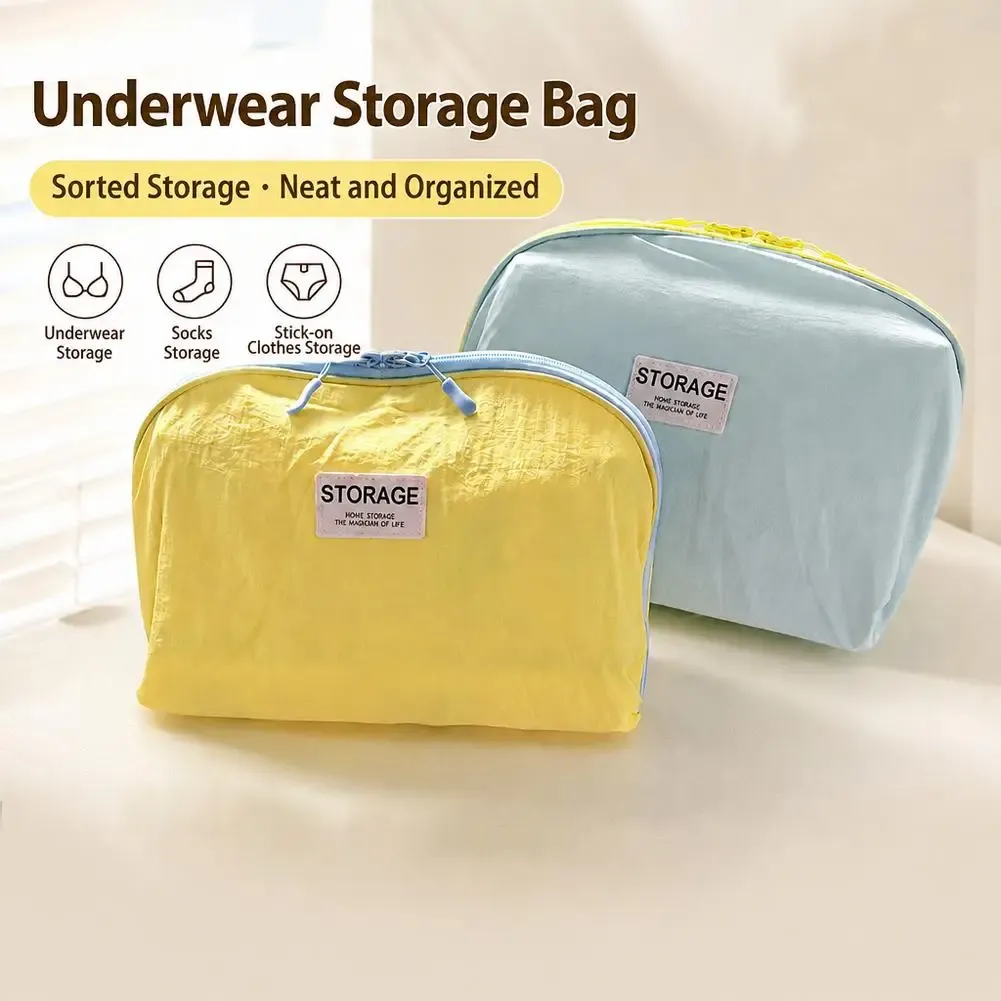 Organisateur de voyage ouvert montrant le système à trois compartiments