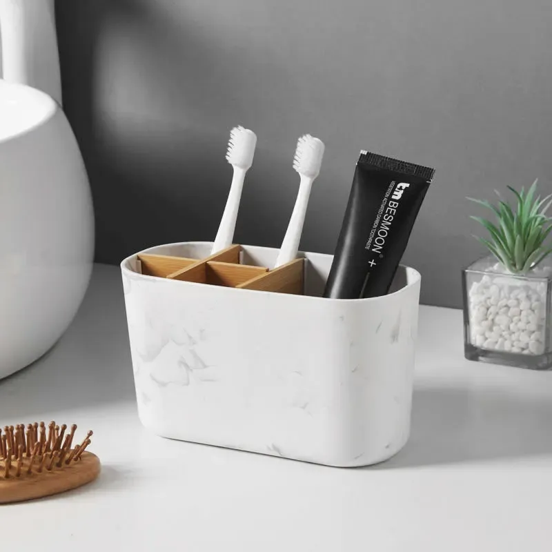 Détail du porte-brosse à dents et de son design épuré