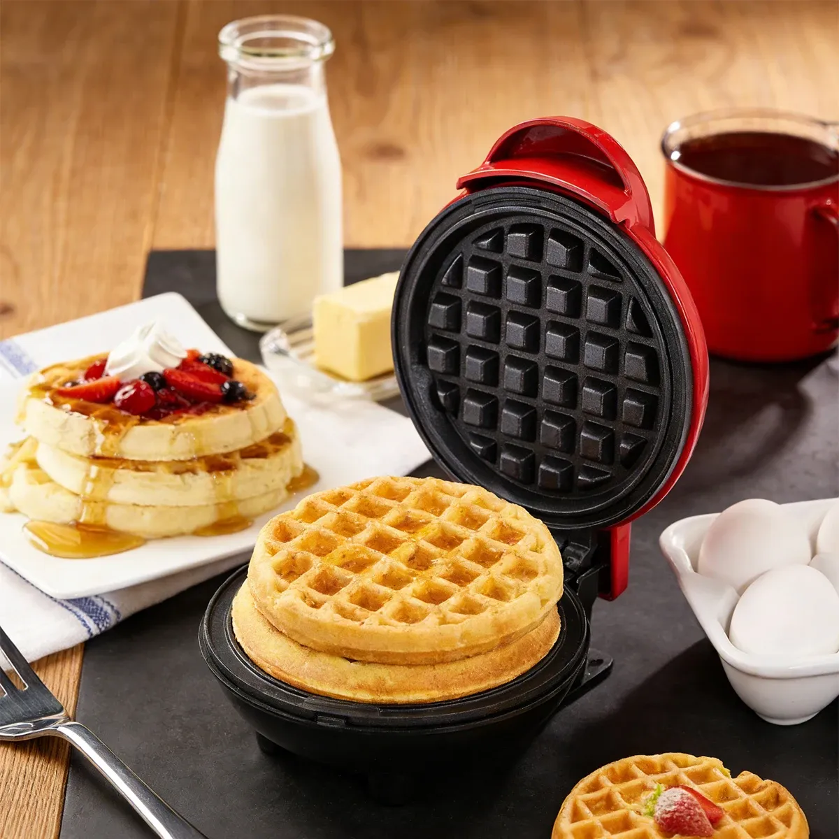 Mini gaufrier multifonctionnel en situation de cuisson