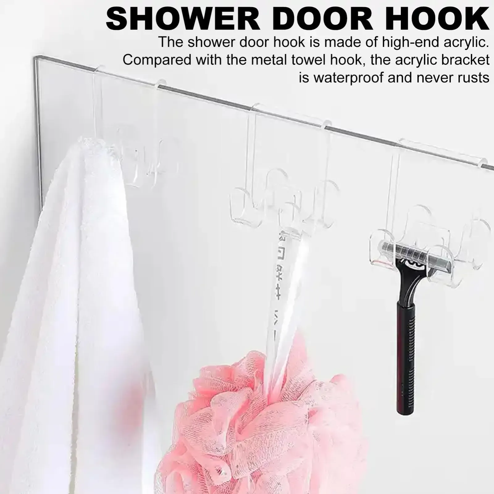 Peignoir accroché à l'extérieur de la porte de douche