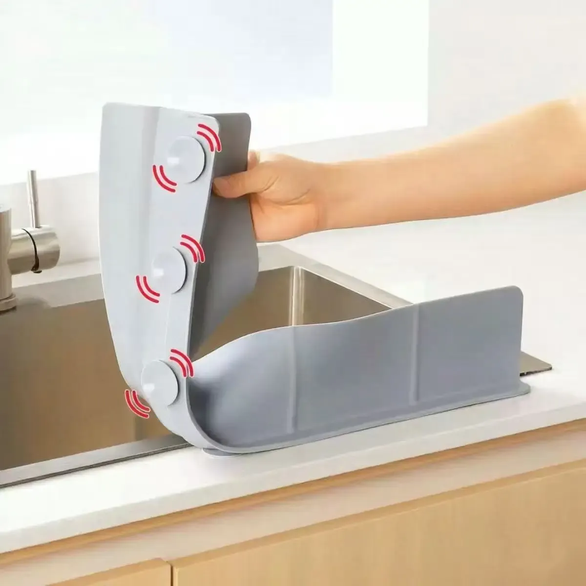 Protection anti-éclaboussures en silicone dans un évier de cuisine