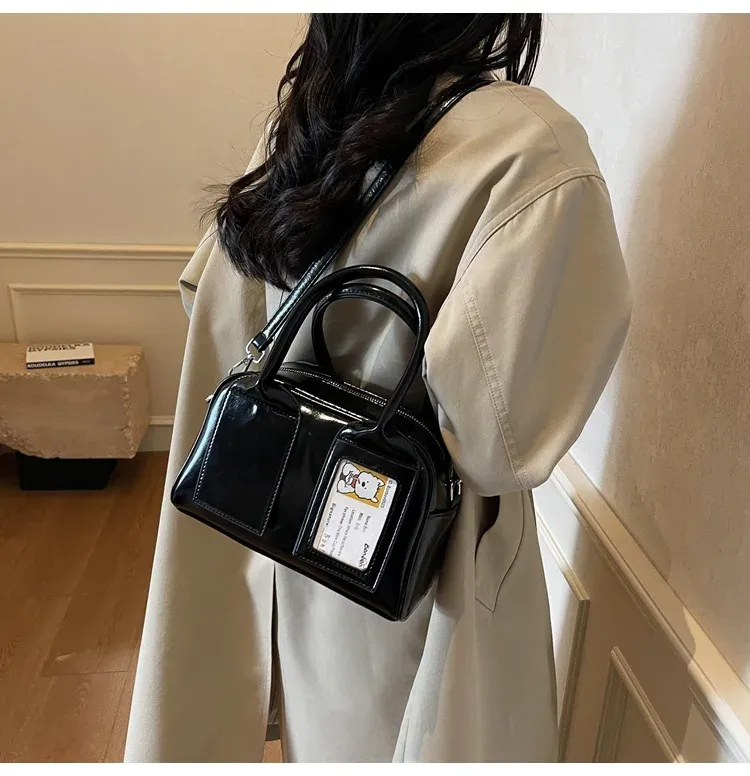 Sac avec une tenue colorée