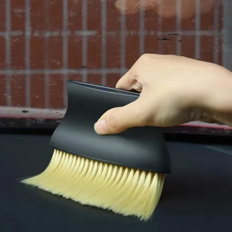 Utilisation de la brosse sur le tableau de bord