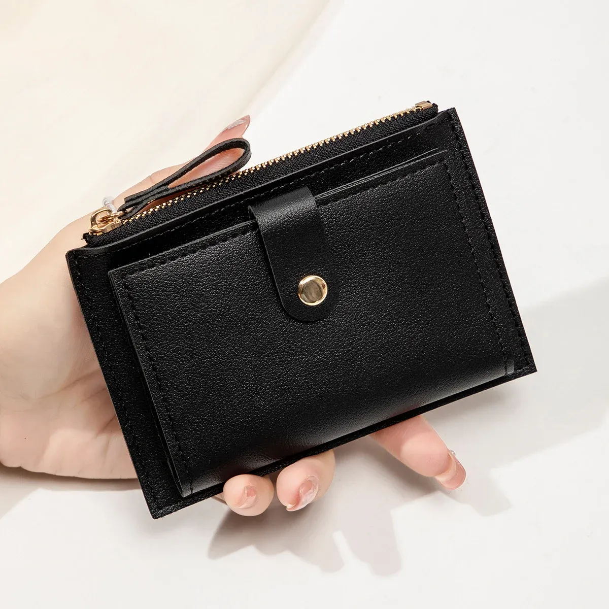 Porte-cartes femme, élégance au quotidien