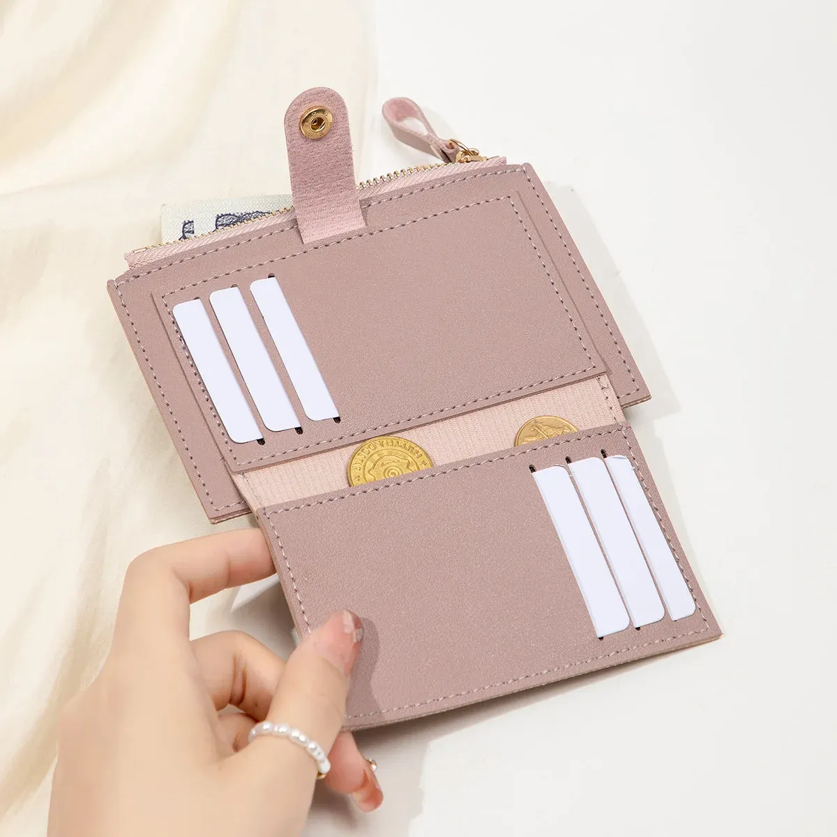 Porte-cartes femme, style minimaliste