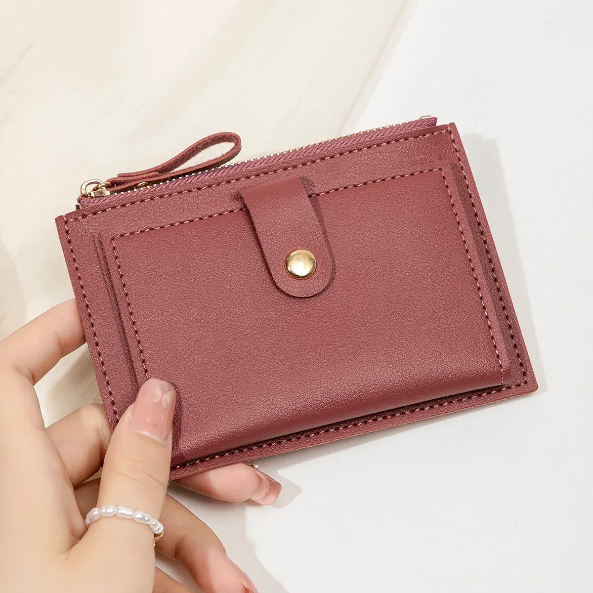 Porte-cartes femme, accessoire du quotidien