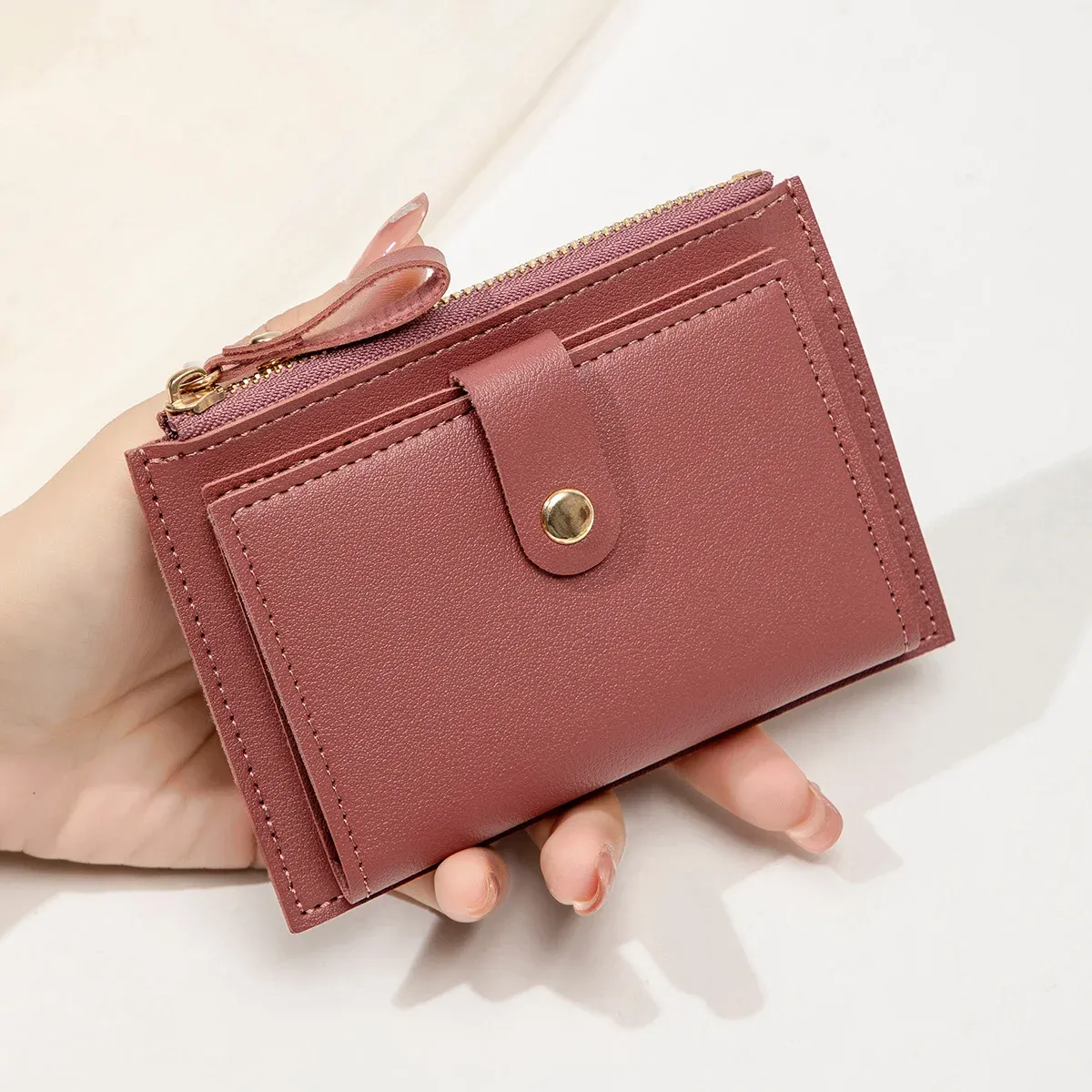 Porte-cartes femme, mise en scène