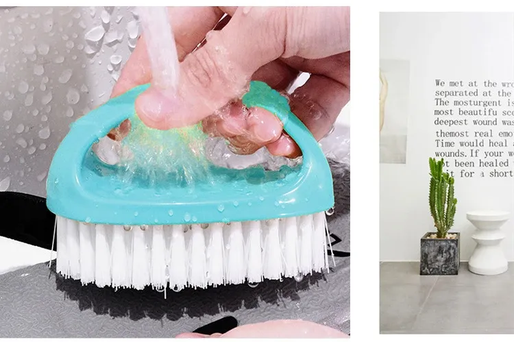Brosse de nettoyage multifonctionnelle en situation