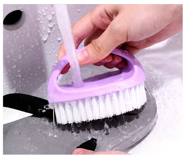 Brosse de nettoyage colorée, vue d'ensemble