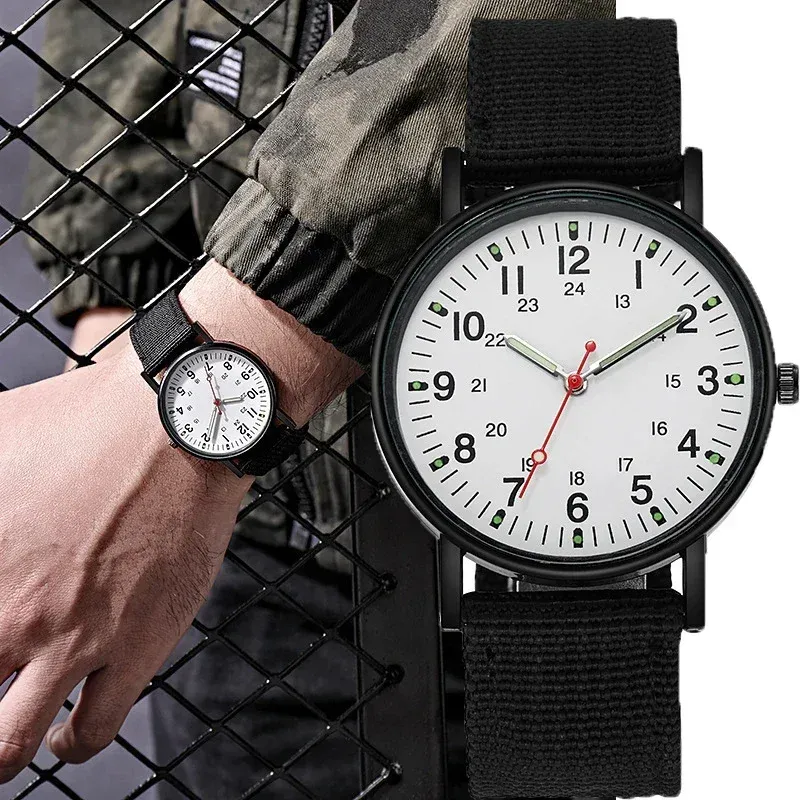 Montre mécanique à remontage manuel pour homme, design de luxe en alliage, cadran lumineux et compact 1