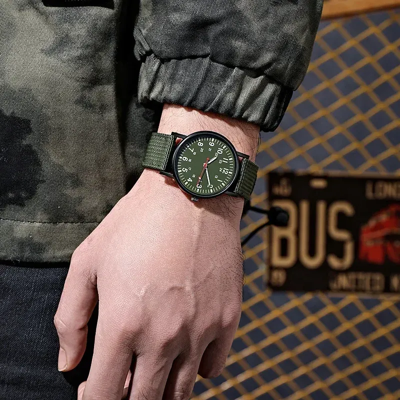 Montre mécanique à remontage manuel pour homme, design de luxe en alliage, cadran lumineux et compact 4