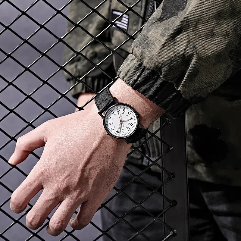 Montre homme gros plan