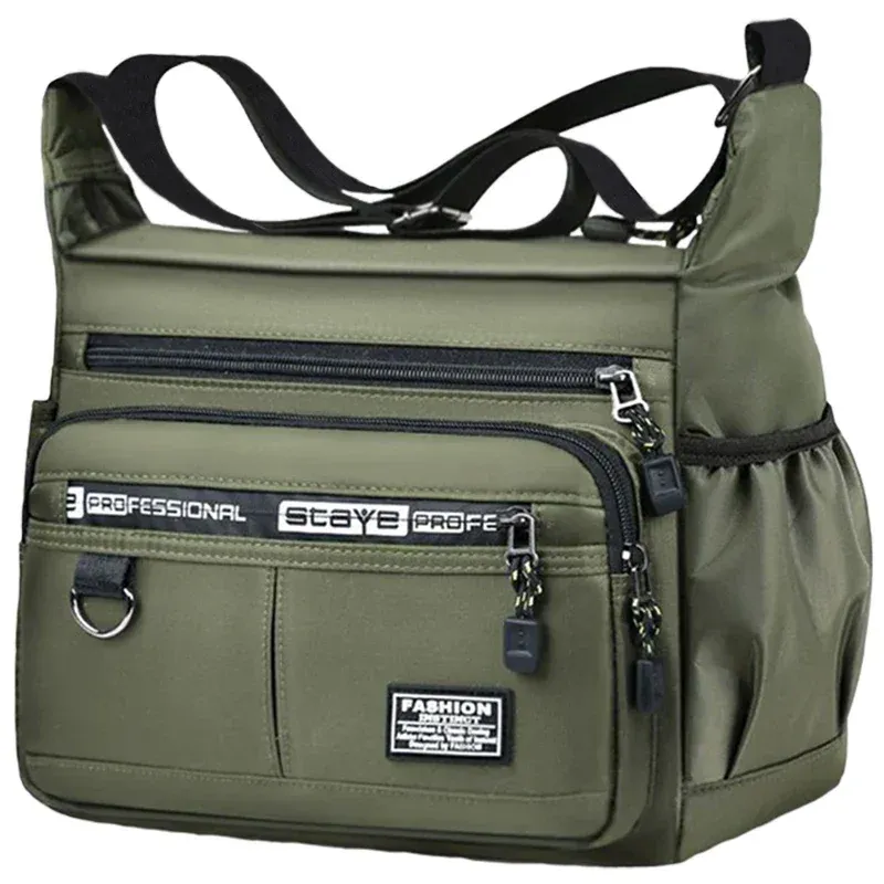 Sac bandoulière, ambiance professionnelle