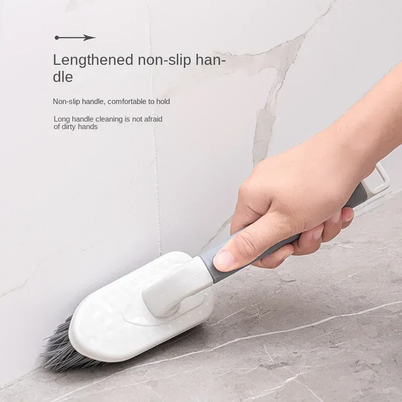 Brosse utilisée dans les interstices d'un carrelage