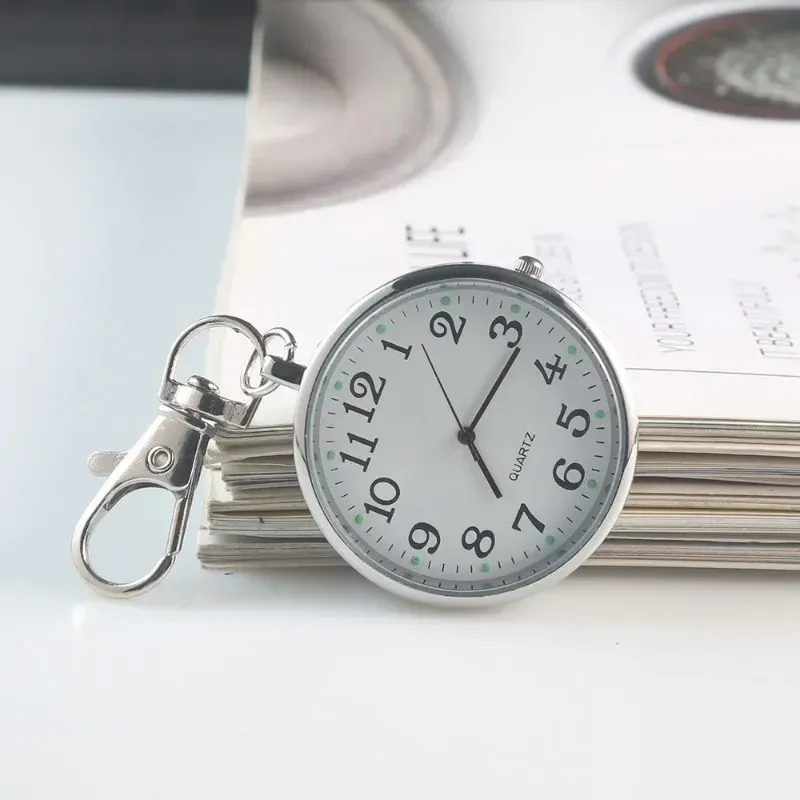 Montre minimaliste à quartz pour hommes et femmes, avec porte-clés, petite montre de poche miniature 9