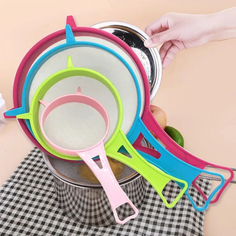 Passoire à maille fine en plastique avec poignée ergonomique