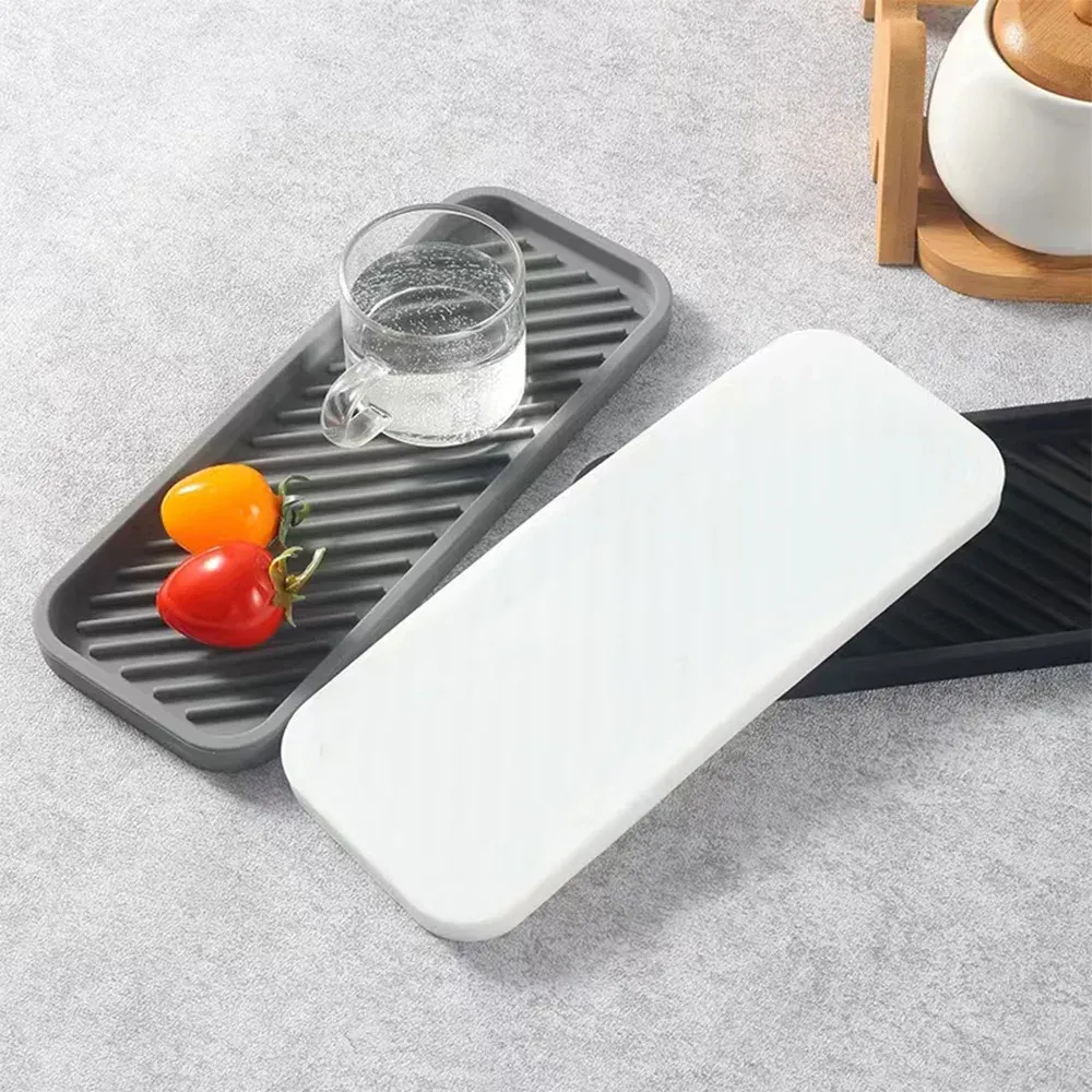 Le titre est déjà en français. Une version plus propre et professionnelle serait :

Porte-éponge en silicone, tapis de séchage polyvalent antidérapant, résistant à la chaleur, tapis d'égouttage pour cuisine et salle de bain 3