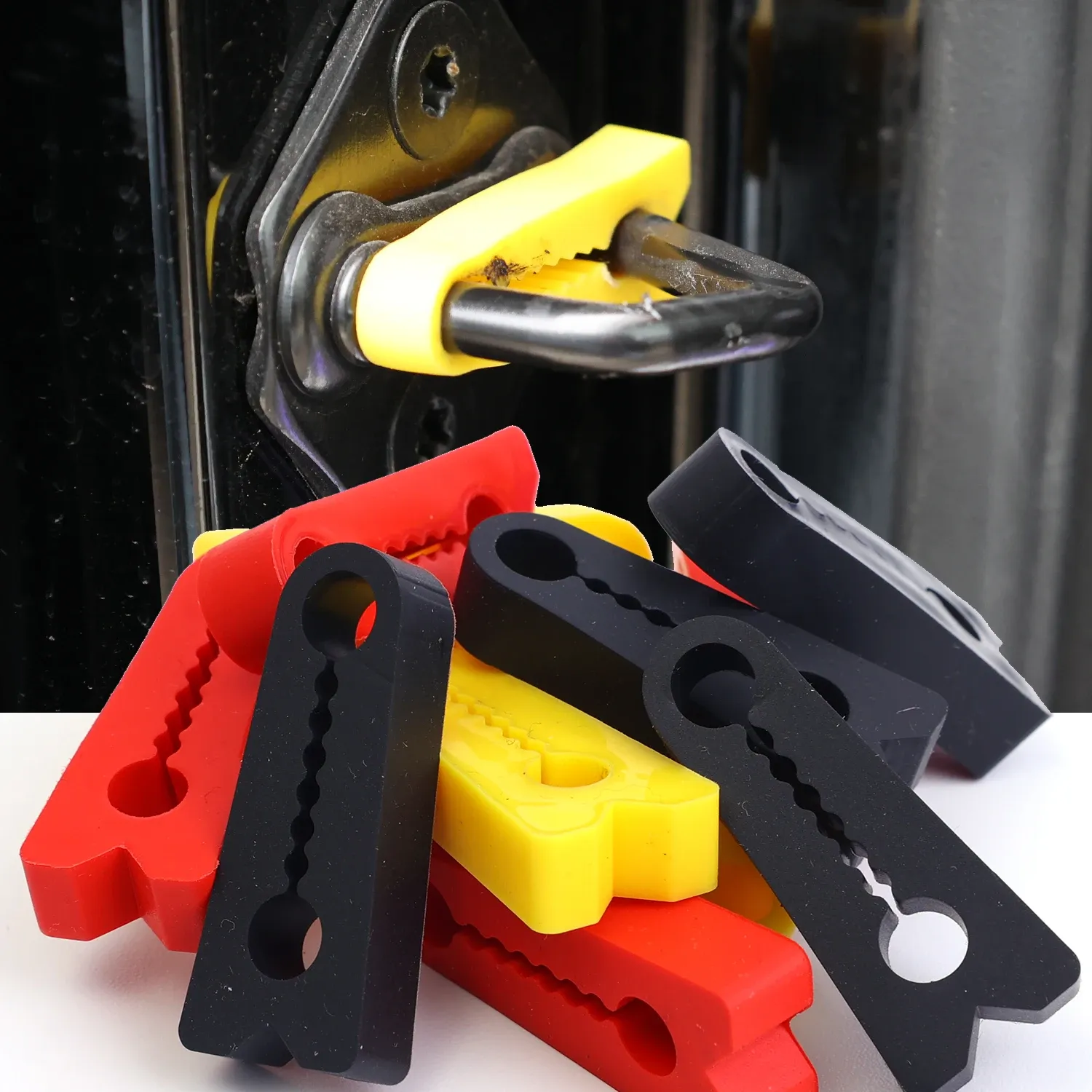 Coussinet de protection installé sur une portière