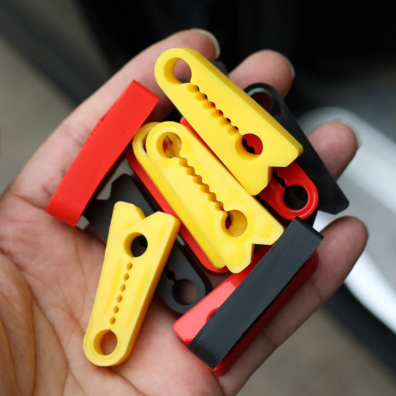 Accessoire anti-bruit pour portière de voiture