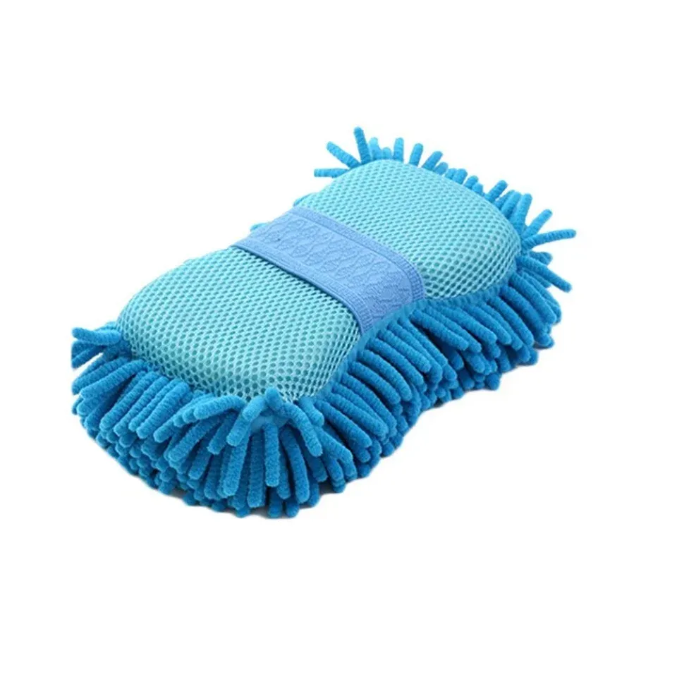 Lavage de carrosserie avec la microfibre chenille