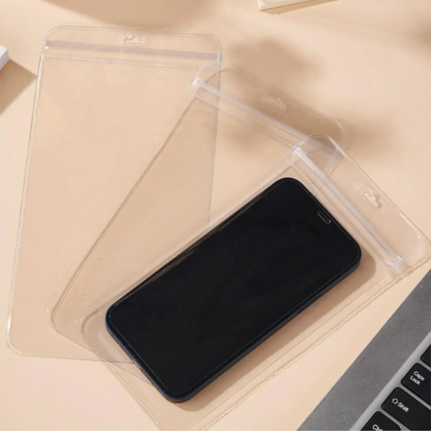 Pochette étanche avec smartphone