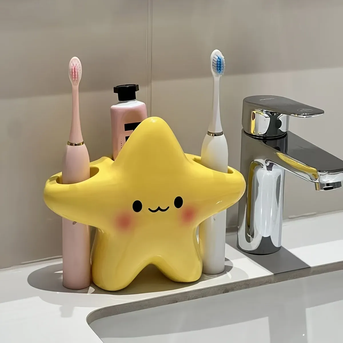 Porte-brosse à dents en forme d'étoile autoportant avec motif de visage mignon, organisateur de salle de bain pour brosse à dents et dentifrice - Image 1