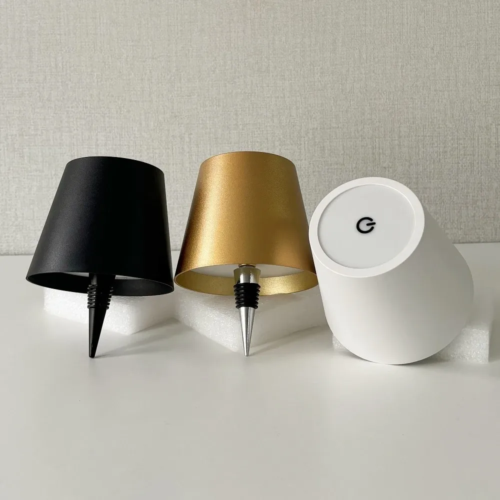 Lampe de table AITHEA à la lumière douce