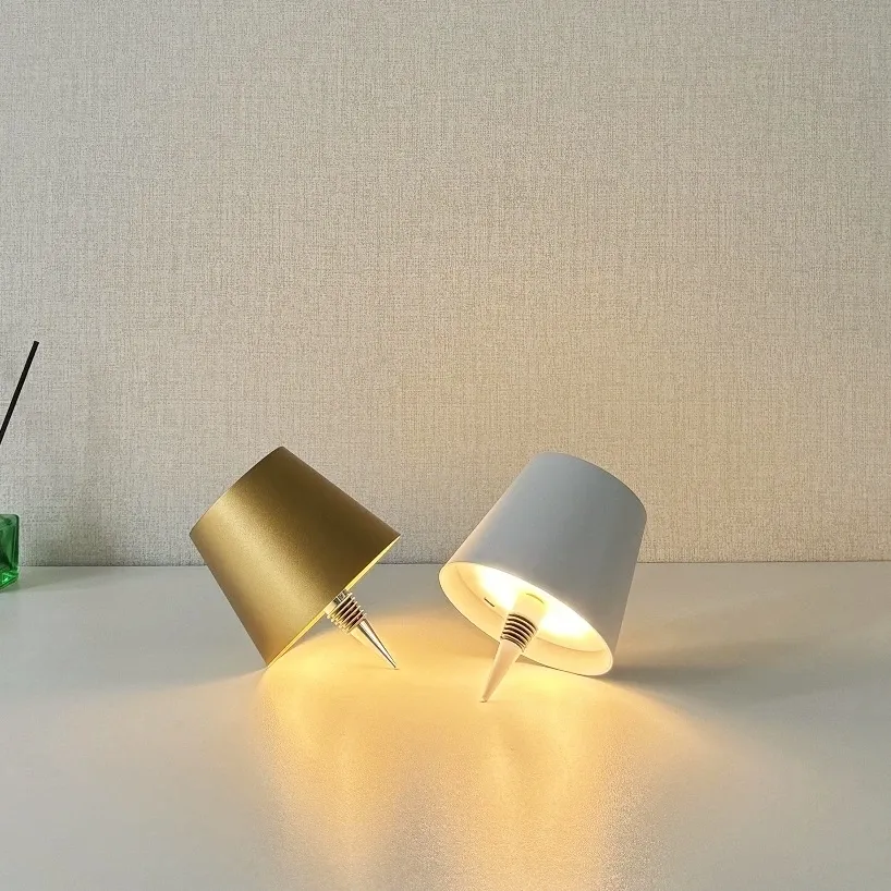 Lampe de table AITHEA en situation décorative