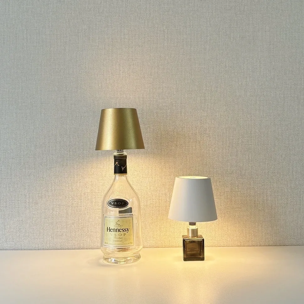 Lampe de table sans fil AITHEA en ambiance raffinée