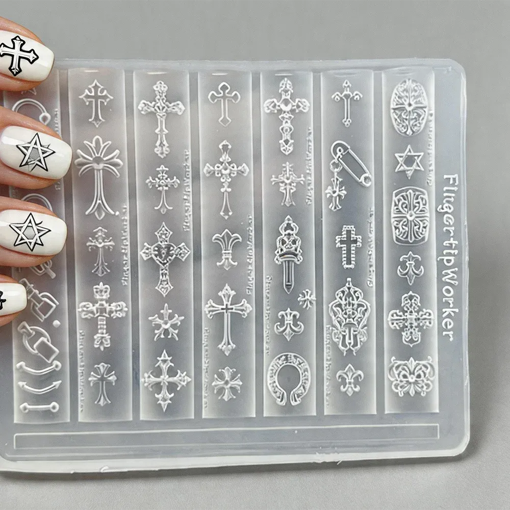 Moule gothique à rivets en silicone transparent, vue détaillée