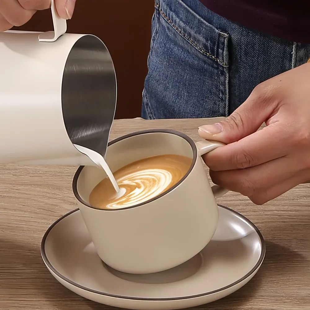 Pichet à mousser pour café et lait en acier inoxydable avec indicateur de température et graduations de volume 5
