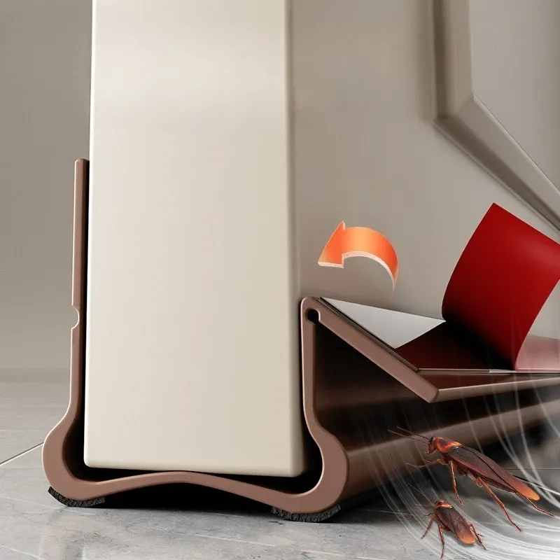 Bande d'étanchéité installée au bas d'une porte