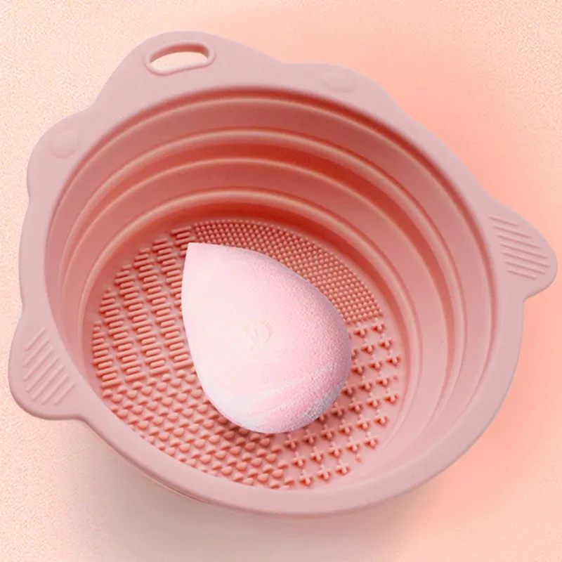 Nettoyage des pinceaux dans le bol