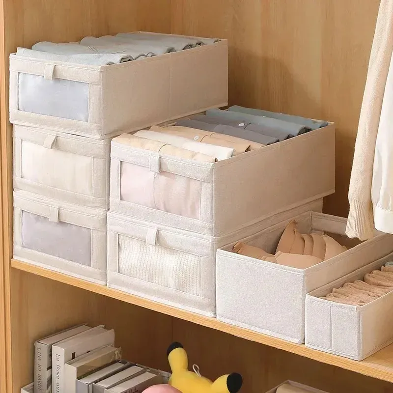 Boîte de rangement pour pantalons dans une armoire