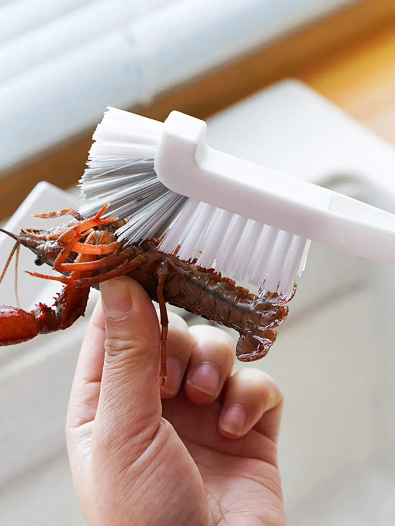 Brosse de nettoyage pour rails de fenêtre