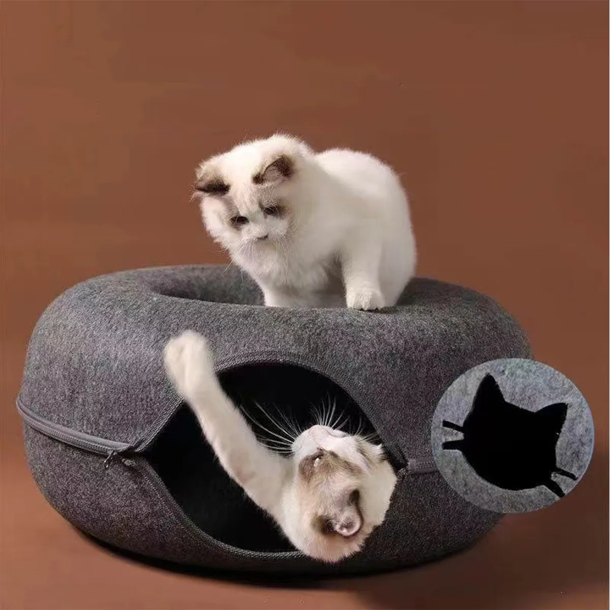 Nid tunnel en feutre pour chat, ambiance de repos