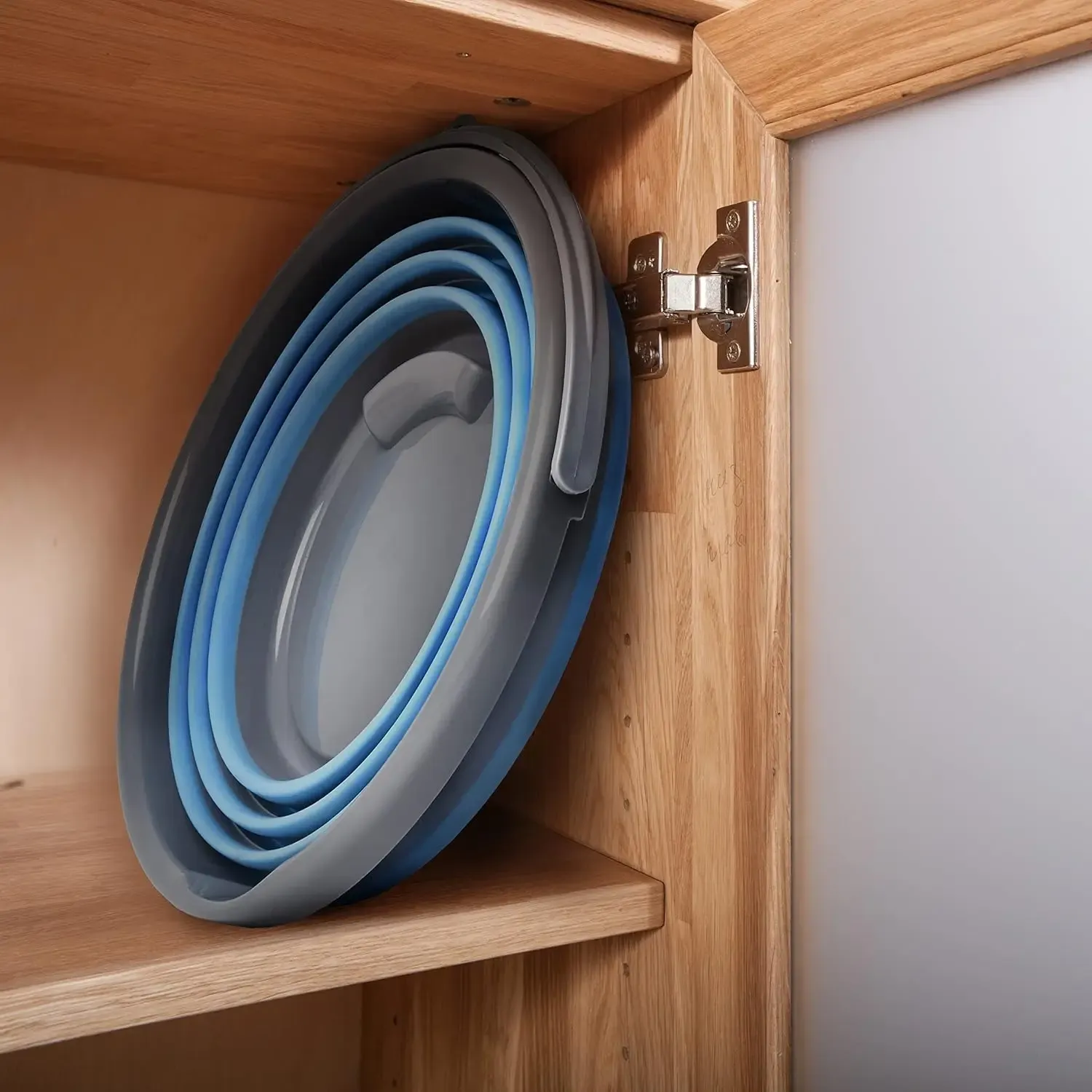 Seau pliable en silicone, vue détaillée