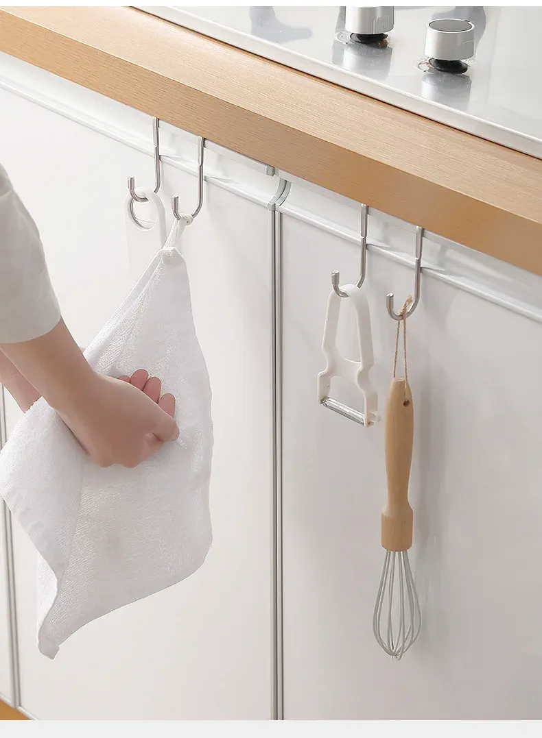 Crochet double en S dans un espace cuisine